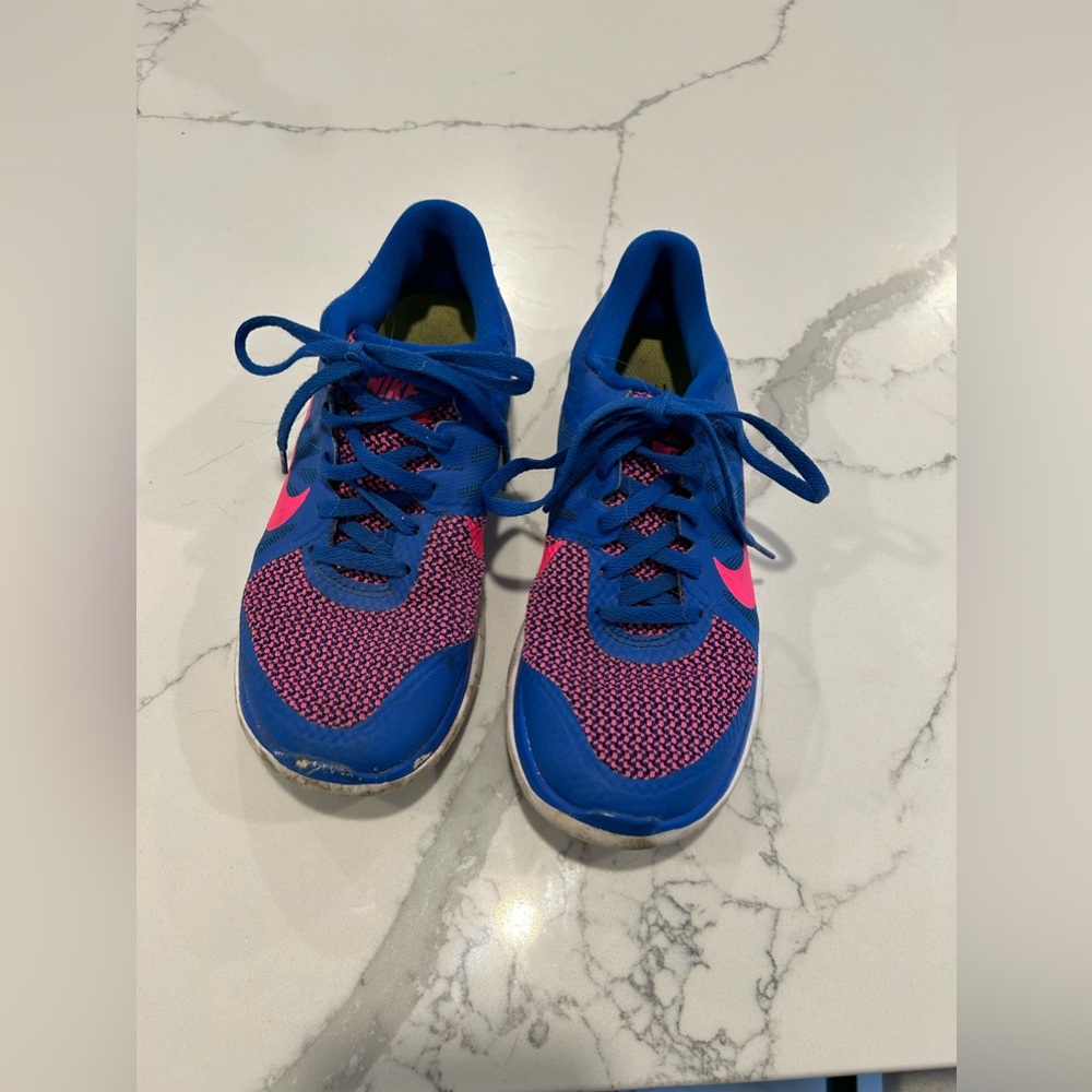NIKE RUNNING SHOES, Size 7.5 - Picture 4 of 5